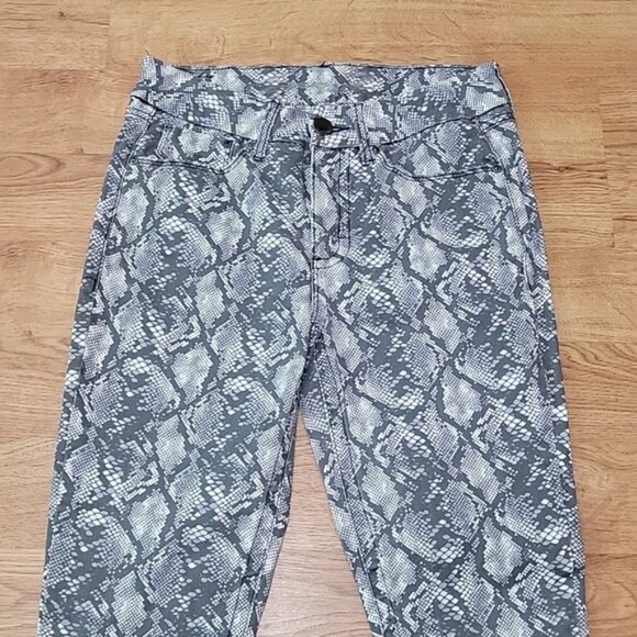 Seven7 Grey White Snakeskin Pattern Tummyless High Rise Skinny  Pants Size 6 - Picture 2 of 9
